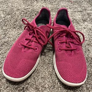 Womens tree runners pink with white sole
